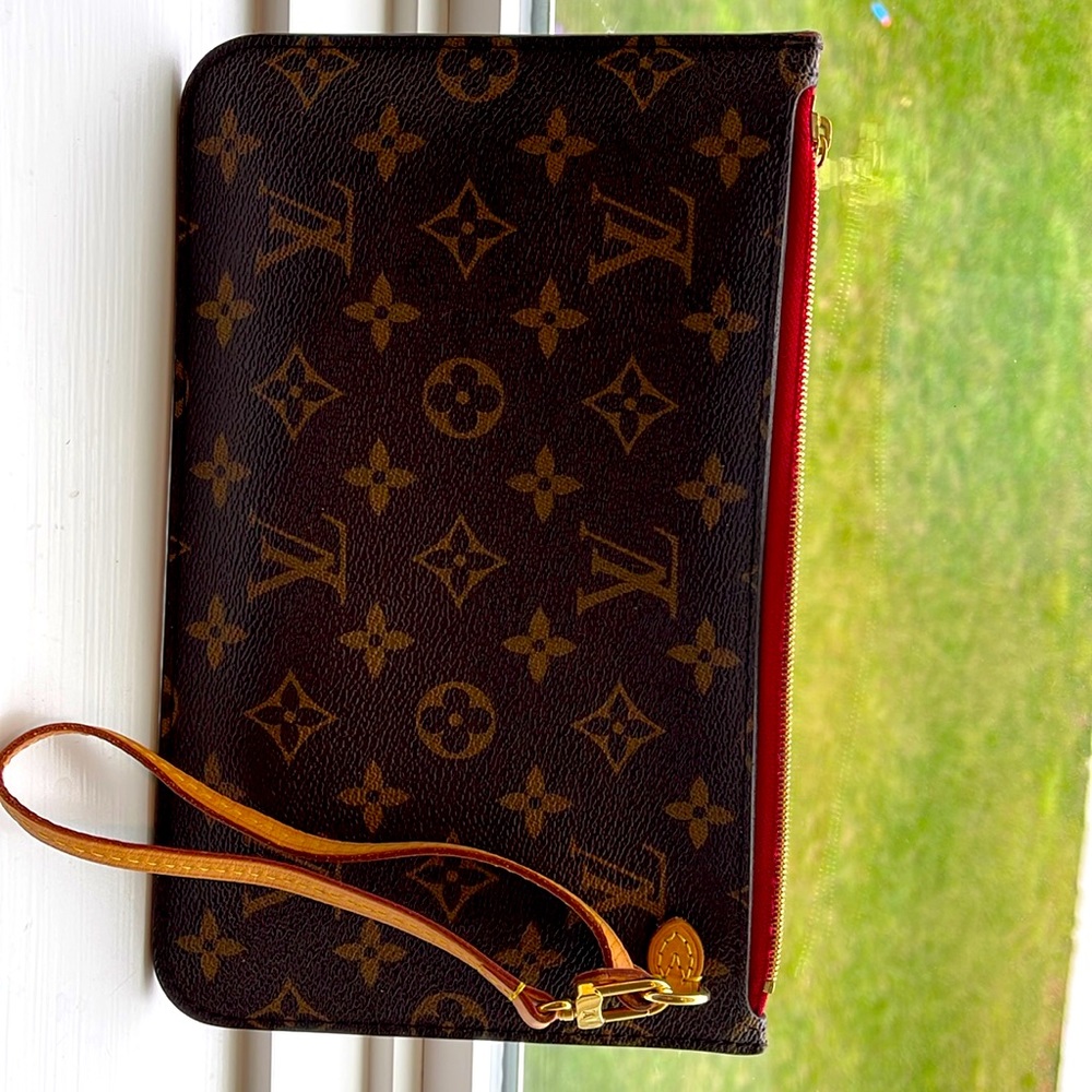 Louis Vuitton Monogram neverfull wristlet